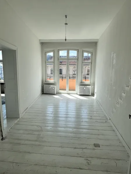 Rohdiamant im 4. OG – 118 m² Altbau an der Eberswalder Straße, selbst sanieren nach eigenem Plan — photo 1